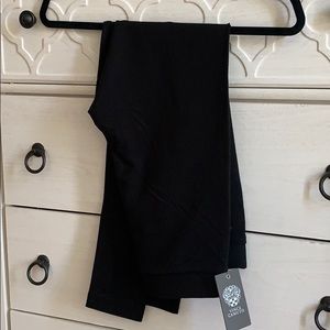 Vince Camuto leggings (NEVER WORN)